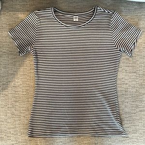 Ribbed stripped tee, new without tags. Size medium